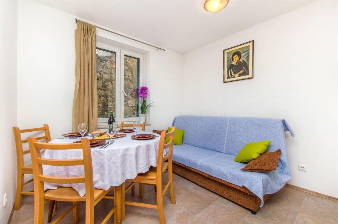 Apartments Mira Omis Luaran gambar