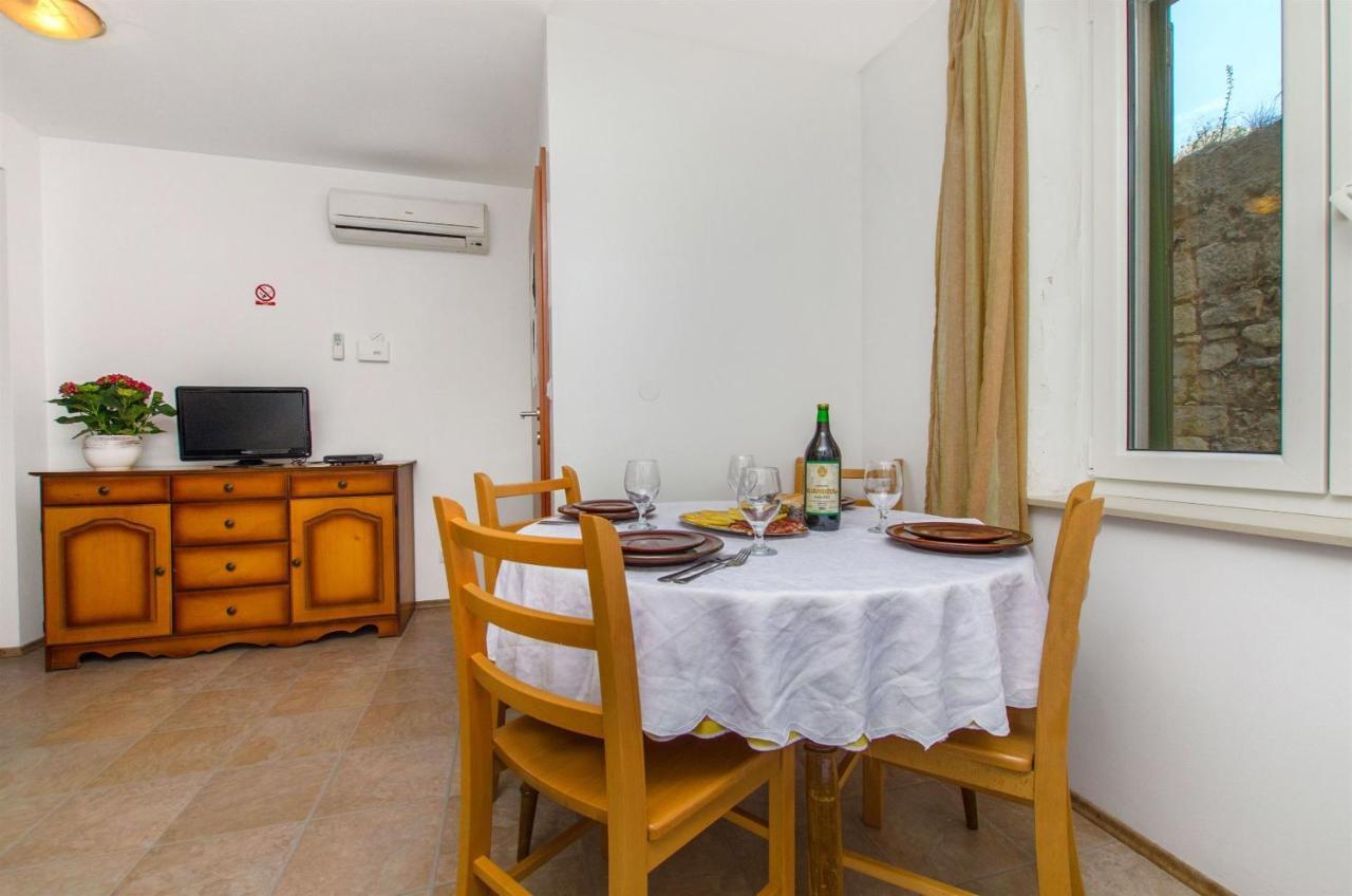 Apartments Mira Omis Luaran gambar