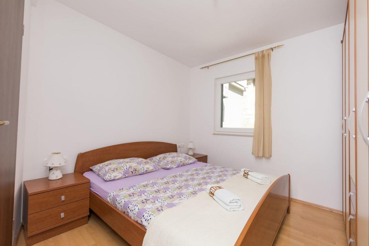 Apartments Mira Omis Luaran gambar