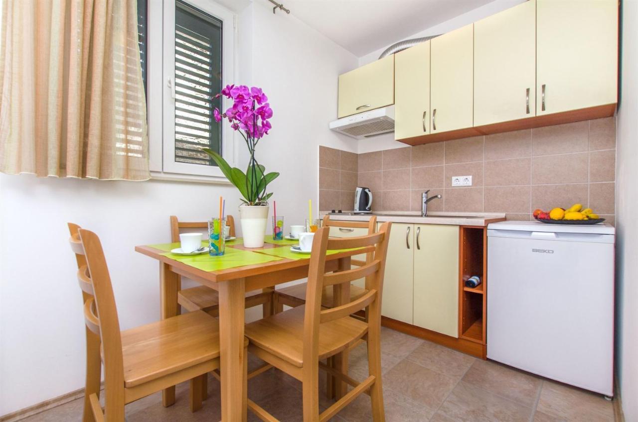 Apartments Mira Omis Luaran gambar