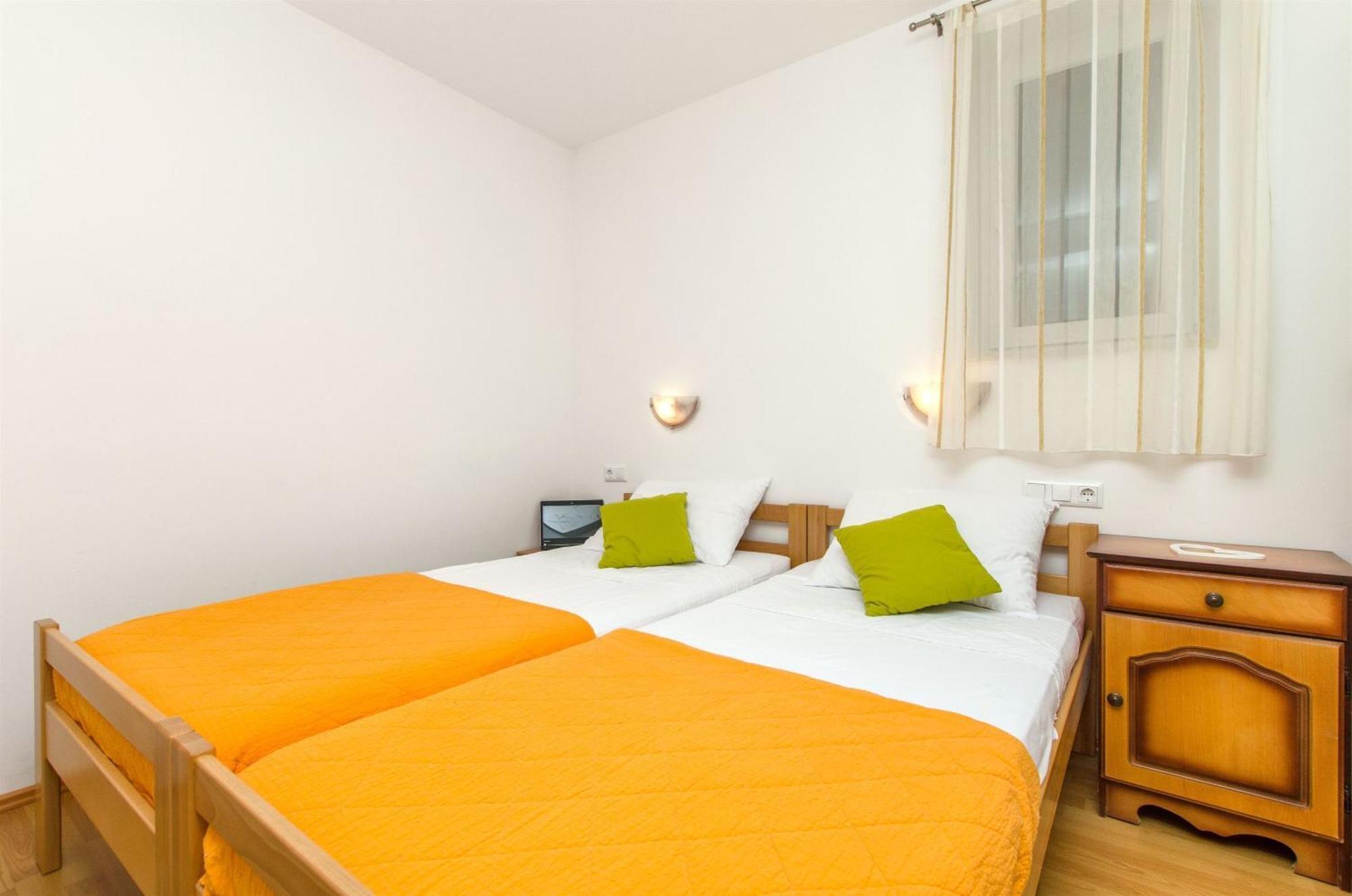 Apartments Mira Omis Luaran gambar