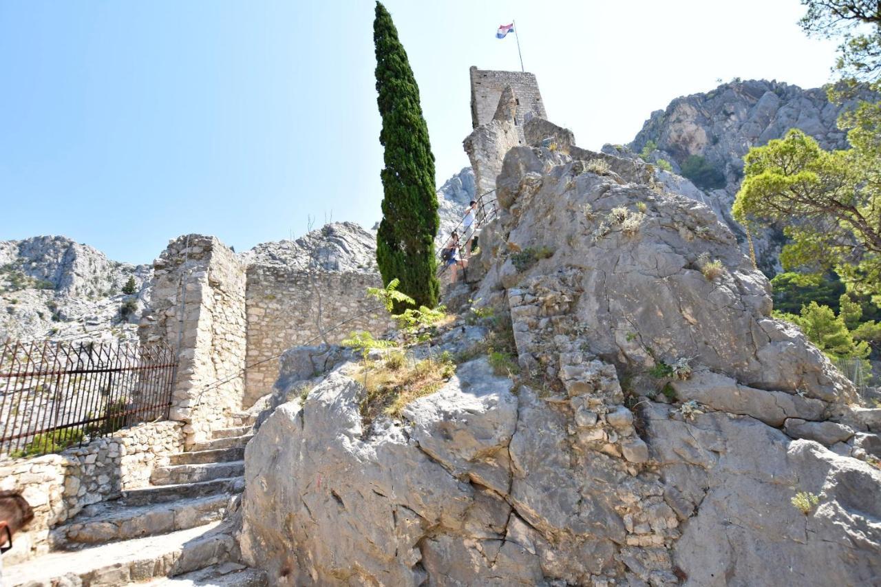 Apartments Mira Omis Luaran gambar